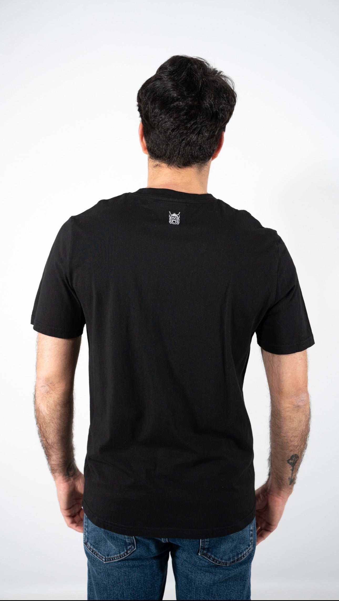 CAMISETA REGULAR BORDADO NEGRA