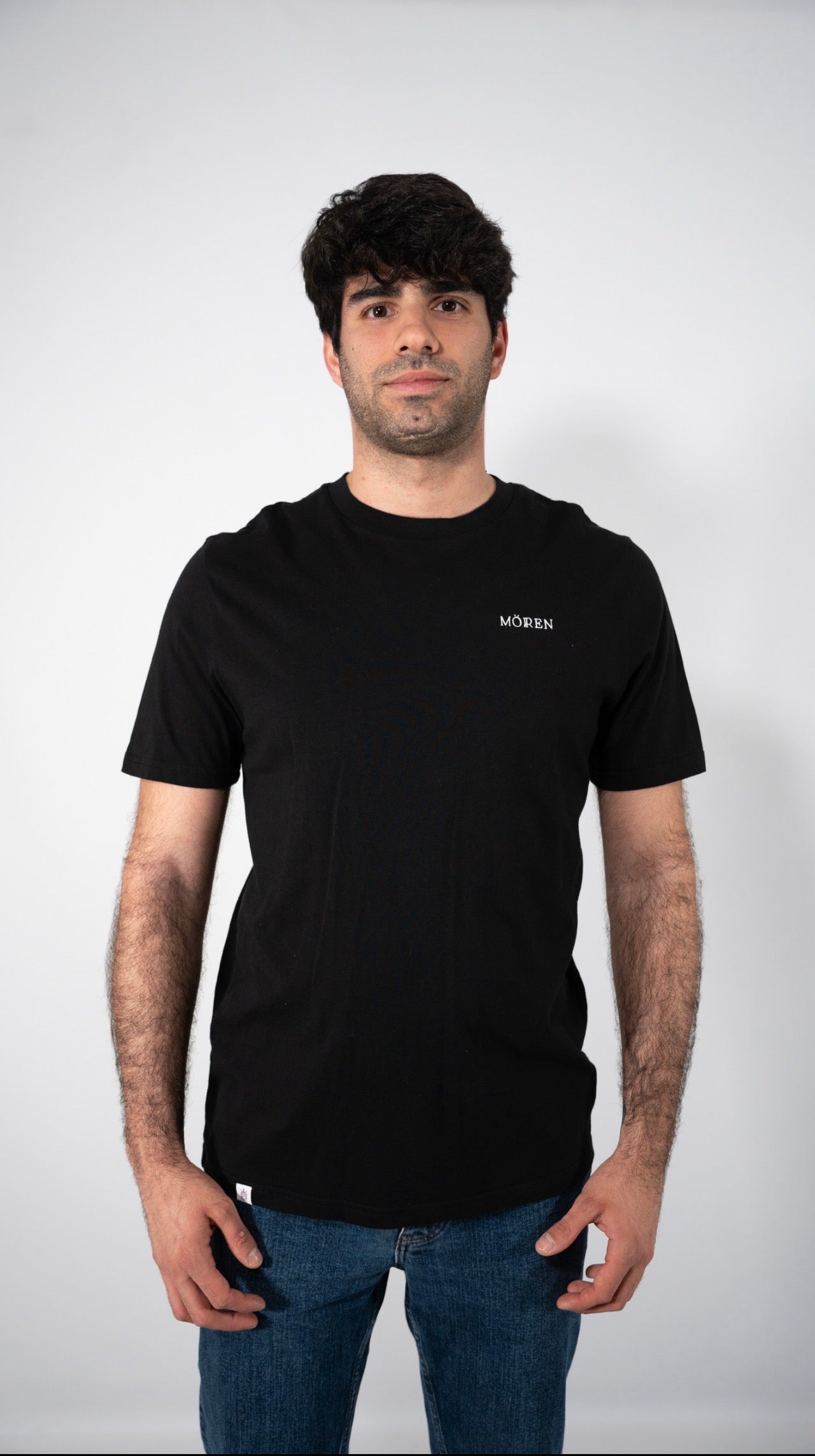 CAMISETA REGULAR BORDADO NEGRA