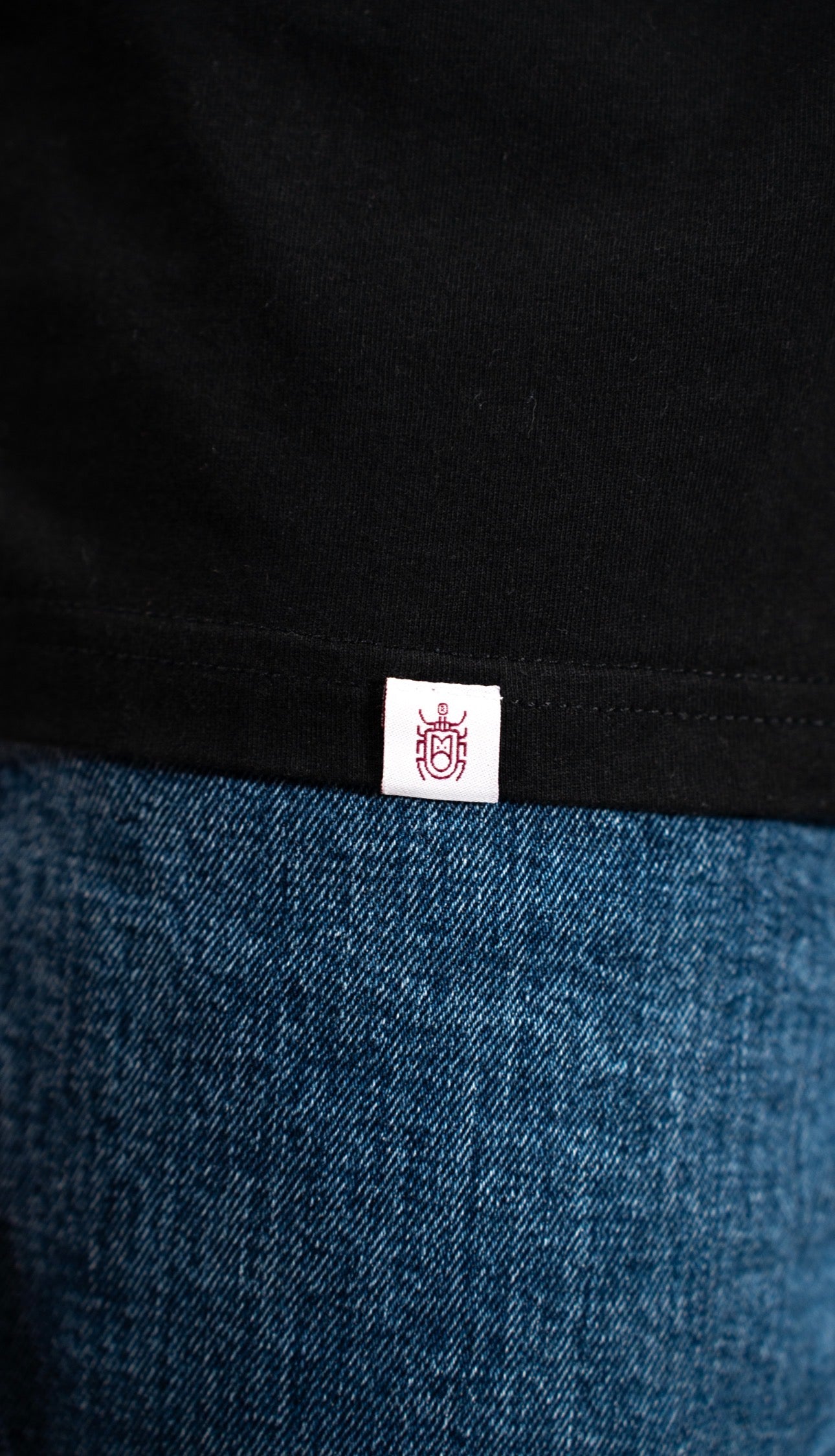 CAMISETA REGULAR BORDADO NEGRA