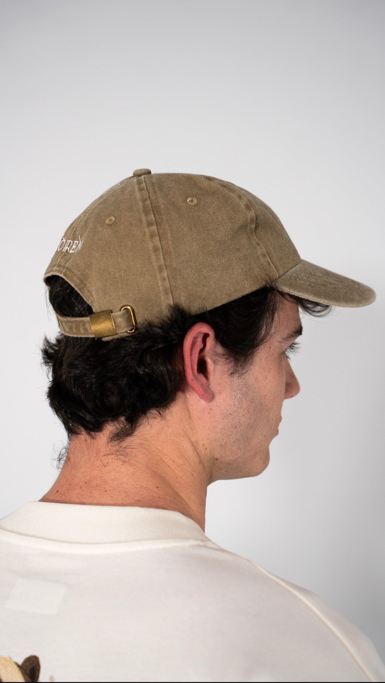 GORRA ARENA BORDADA