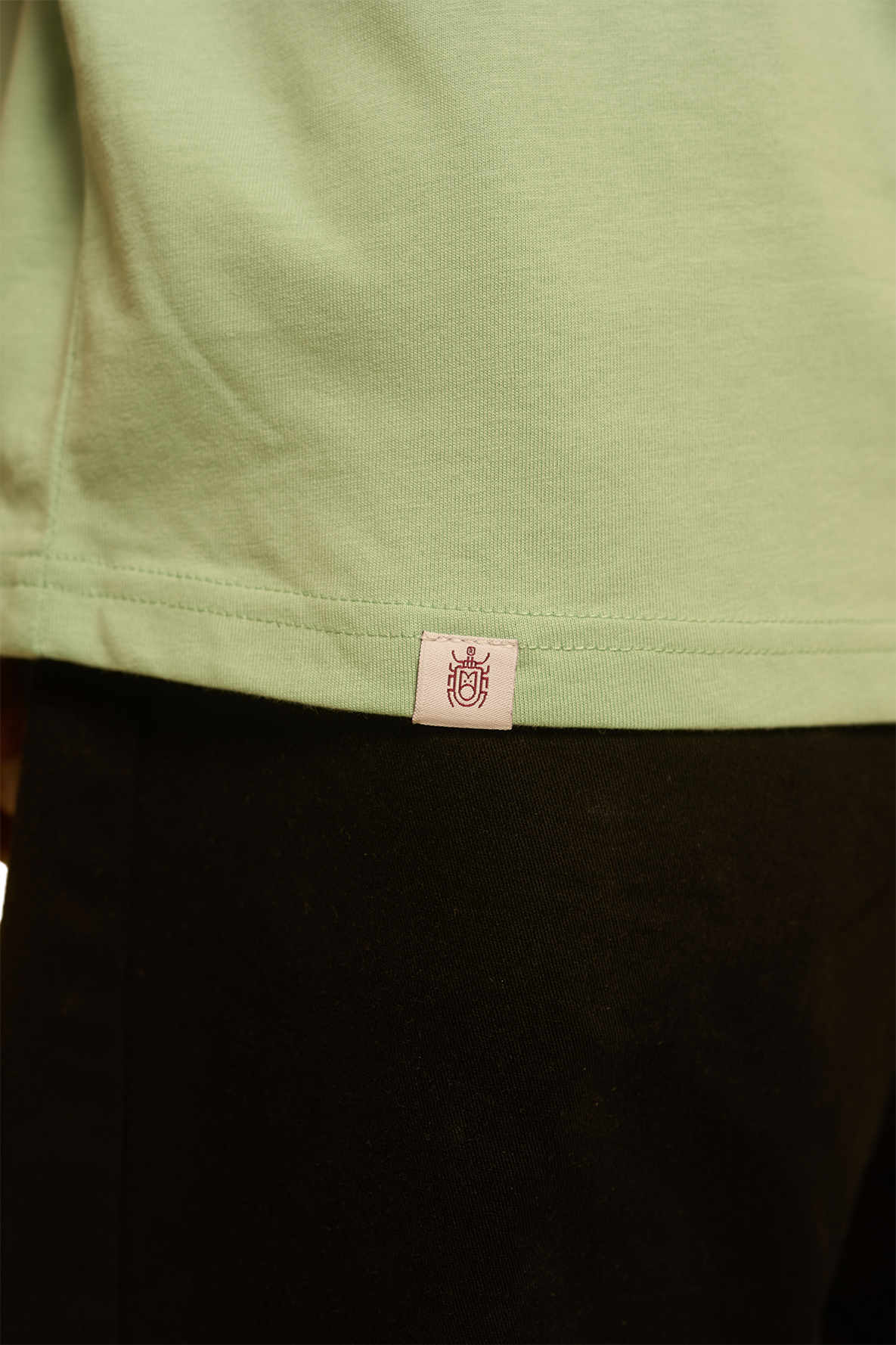 CAMISETA REGULAR BORDADO VERDE AGUA